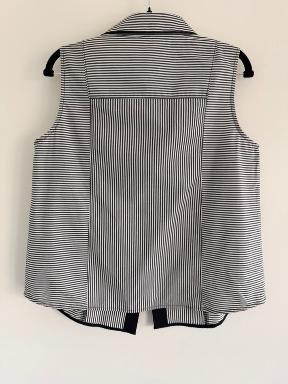 Calvin Klein Black White Striped Sleeveless Button Down Top L - Picture 2 of 4